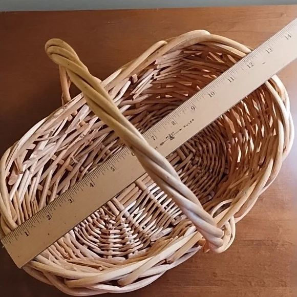 Medium Wicker Basket Oval Handle Easter Gift Basket Garden Farmhouse Cottagecore - Picture 4 of 7